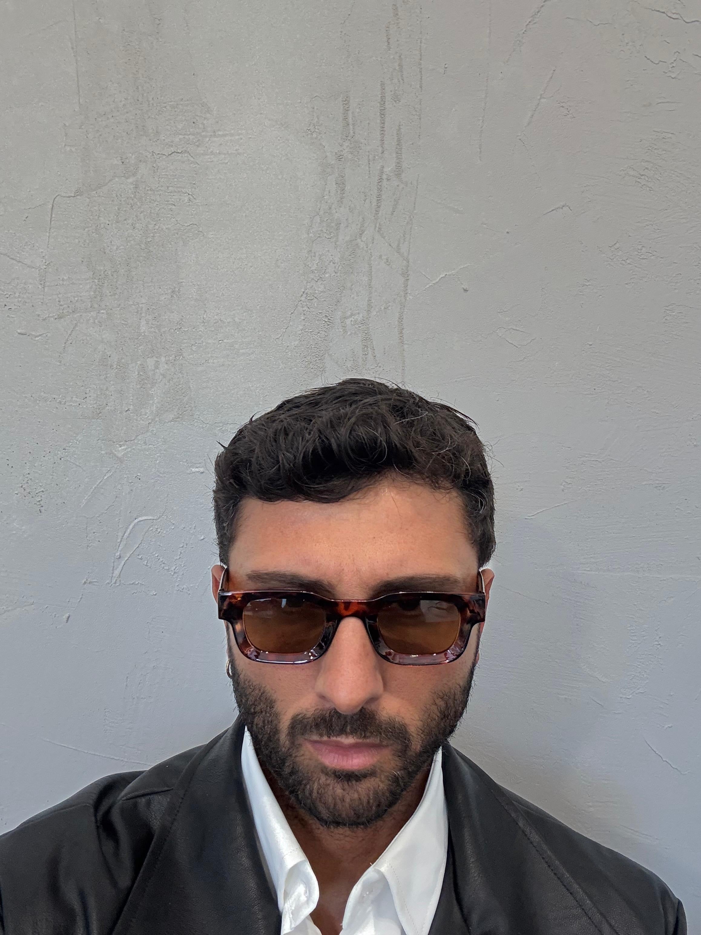 SUNGLASSES 10