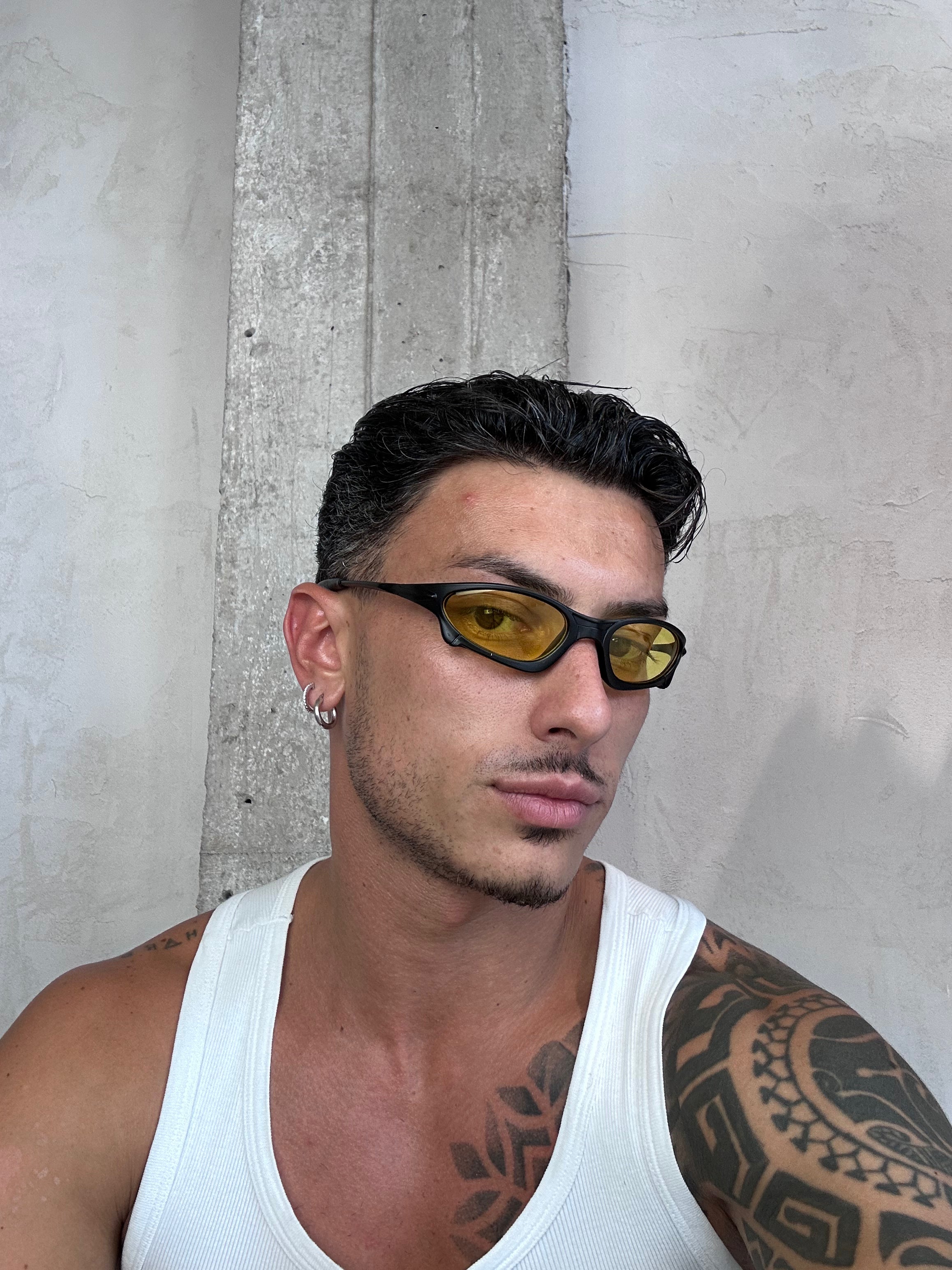 SUNGLASSES 16